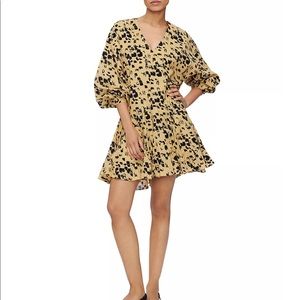 Get ready for spring with this print dress 💛